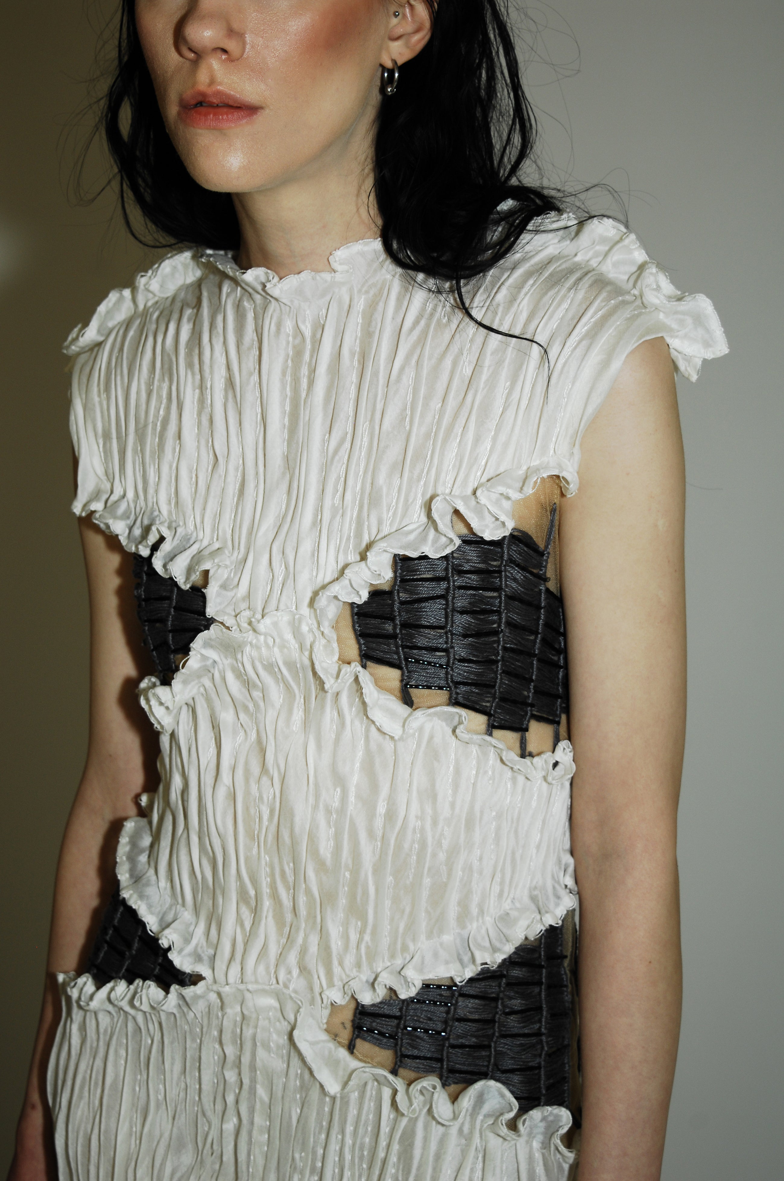 Hand-woven RoubaG Chanderi silk dress in shades of gray - White