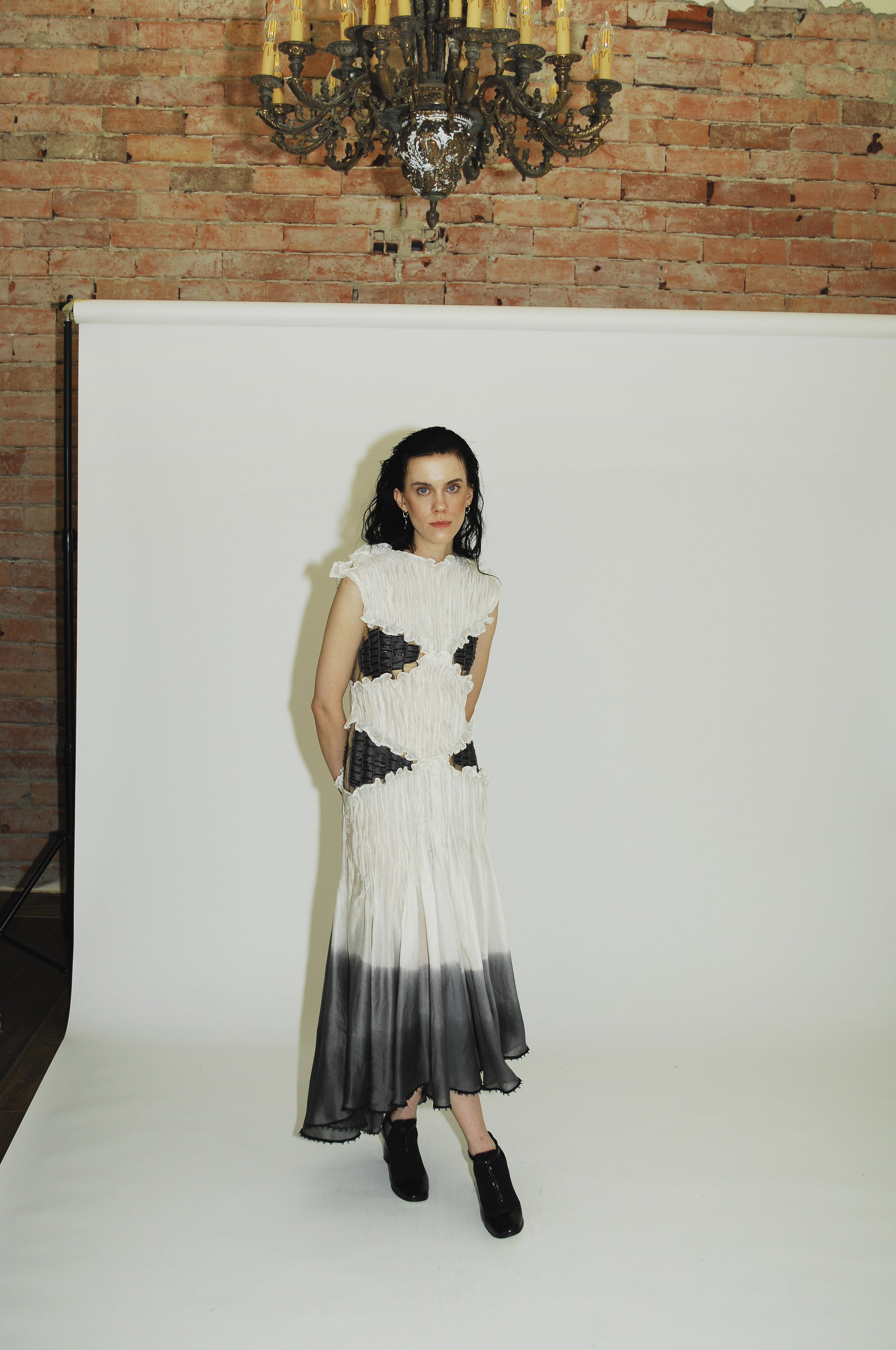 Hand-woven RoubaG Chanderi silk dress in shades of gray - White