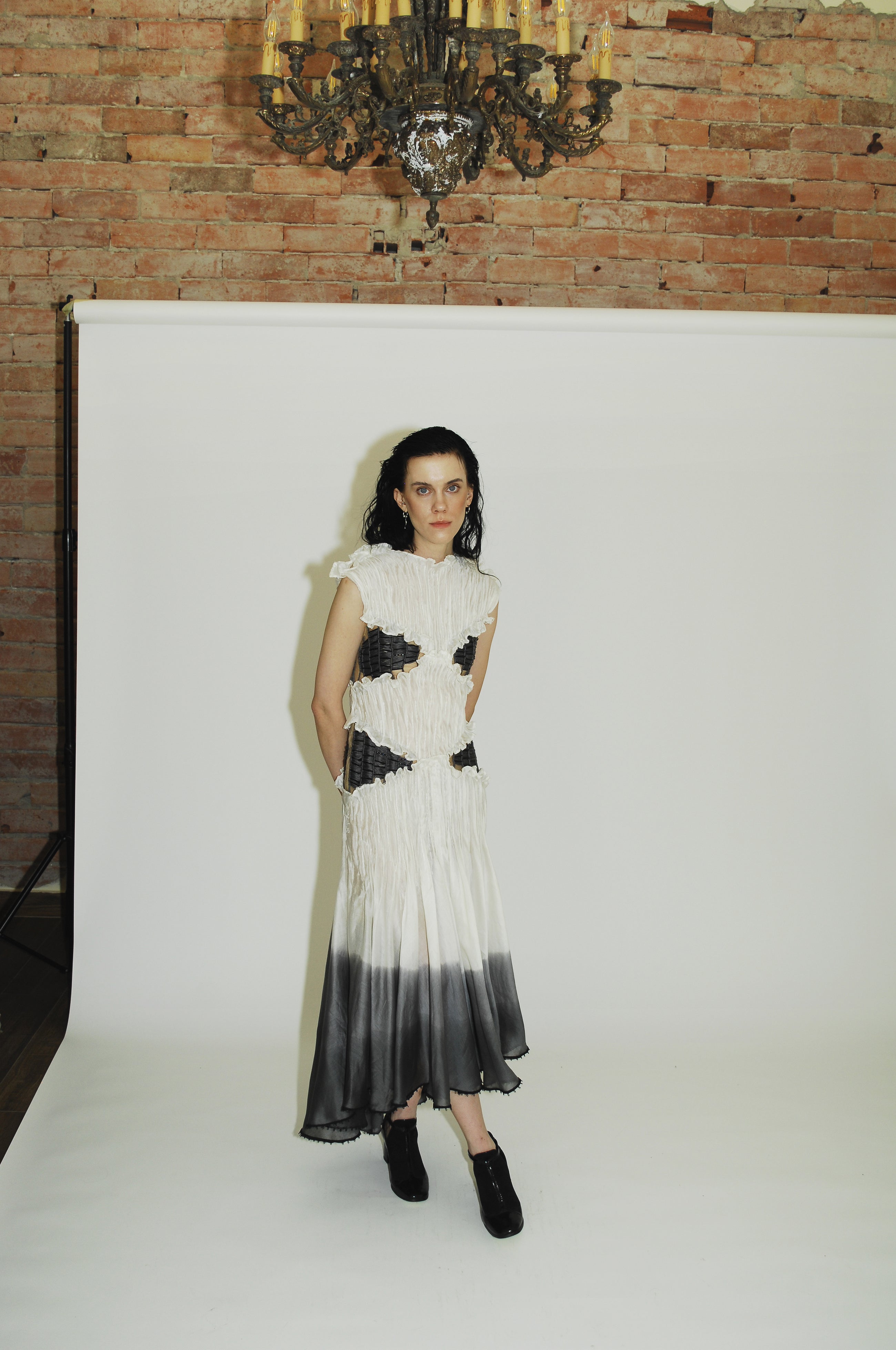 Hand-woven RoubaG Chanderi silk dress in shades of gray - White